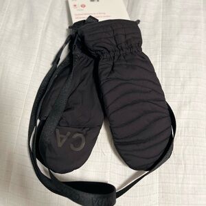 Lululemon “Team Canada” Quilted Mittens on a string L/XL